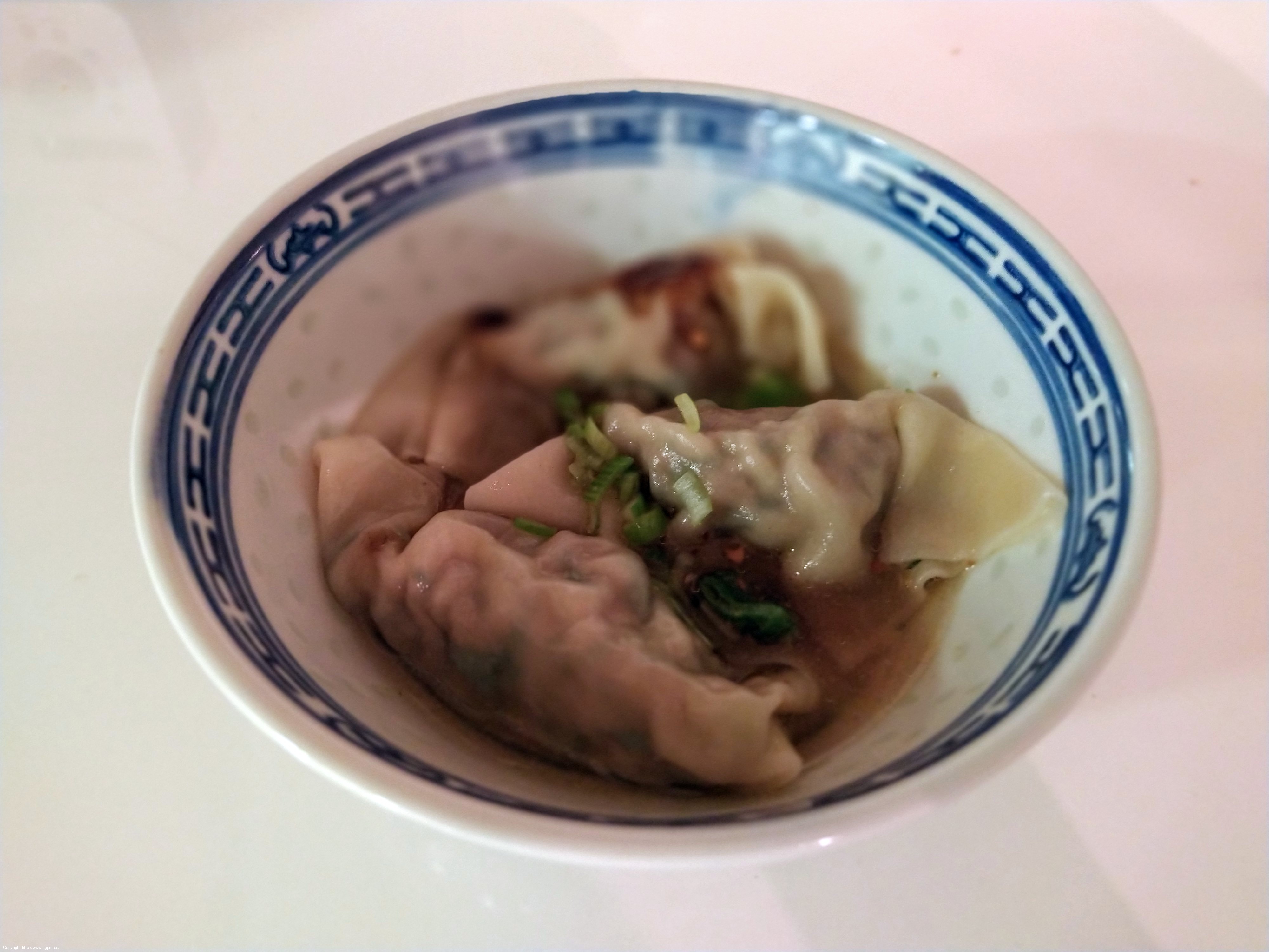 06 WanTan mit Lamm und Szechuan-Pfeffer-Öl